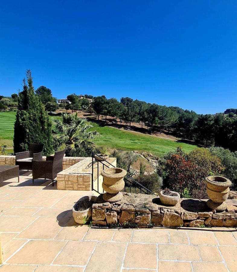 Villa Dans Cadre D'Exception - Golf, Piscine Et Tennis Prive Saint-Cyr-sur-Mer Exterior photo